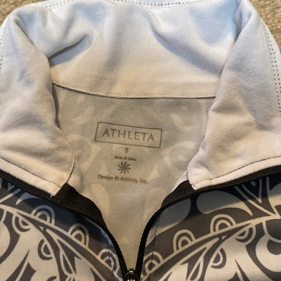 Vintage Athleta Stylish White and Black Patterned Long Sleeve Top - Picture 2 of 3